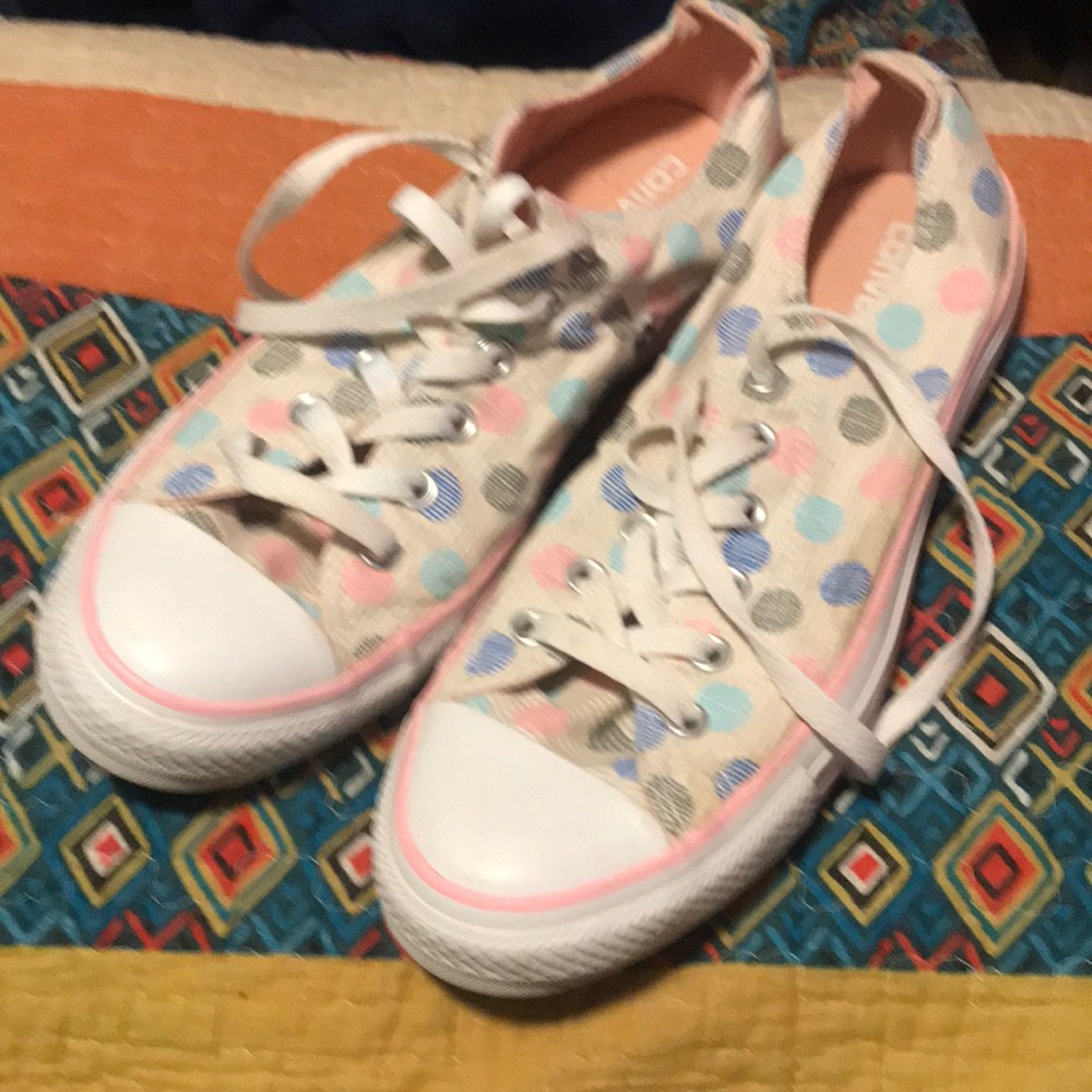 Shoes/ dots